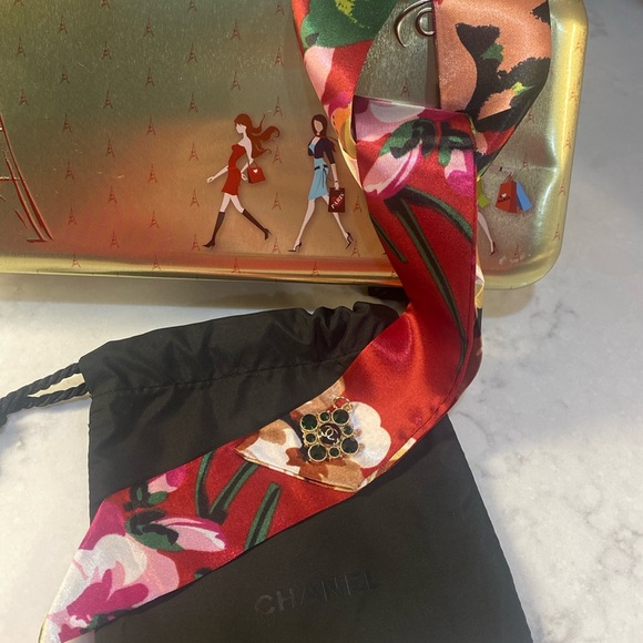 Chanel CC Charm, Chanel Dust Bag and Unbranded Twilly - Picture 4 of 10